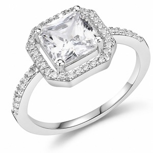 Anillo de Compromiso con Diamante Corte Princesa, Plata 925 con Baño de Rodio, Engaste Pavé, Diseño Geométrico Clásico para Mujer - Product Image 1