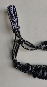 Correas de nailon trenzado hechas a mano con hebillas Conway ajustables y cierres de gatillo, para montura western y caballo. - Product Image 2