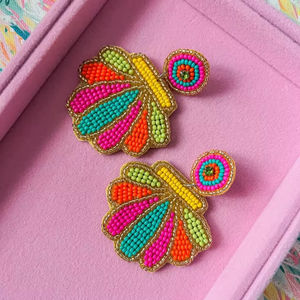 Pendientes de aro gruesos hechos a mano con cuentas de semillas para mujer de Laviossa Jewelry, estilo clásico indio inspirado en perlas y piedras, ideales para regalo de fiesta. - Product Image 1