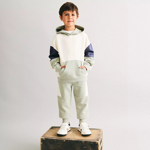 Survêtement enfant 2 pièces en molleton 100% coton, coupe color block, avec sweat à capuche et pantalon respirant, effet délavé personnalisé, idéal pour l'hiver - Product Image 1