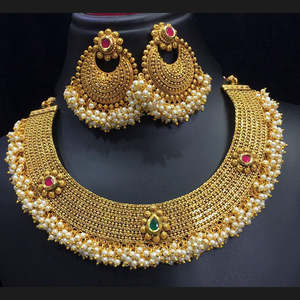 Conjunto de collar tradicional de piedra y Perla Kundan chapado en oro SFNECK125 con tonos rosa y verde - Product Image 1