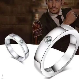 Anillo de Compromiso Unisex de Lujo con Diamante Redondo de Corte Brillante de 0.5 Ct en Platino Certificado - Elegante y Duradero - Product Image 3