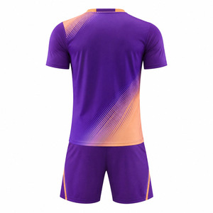 Tenues de football personnalisées imprimées par transfert thermique, modèle haut de gamme, confortables pour l'entraînement, séchage rapide, vente en gros - Product Image 2