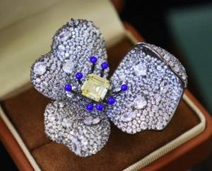 Bague de luxe en zircon taille radiant, motif fleur délicate, bijoux fantaisie - Product Image 1