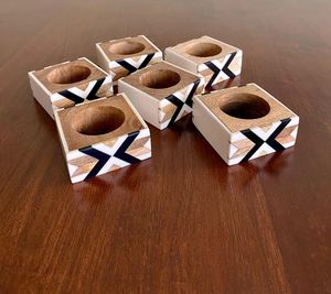 Anillo para Servilletas de Resina y Madera Hecho a Mano, Diseño Creativo, Anillo para Servilletas de Resina Epoxi con Patrón de Forma, Precio de Fábrica al por Mayor - Product Image 1