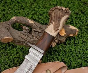 Cuchillo de Hoja Fija de Acero de Damasco Hecho a Mano con Punta Caída, Mango de Madera, Funda de Cuero, para Caza, Supervivencia al Aire Libre, Bricolaje, Grado DIY, 12 Pulgadas - Product Image 3