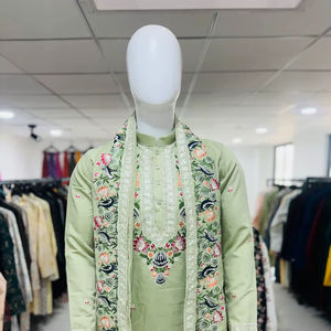 Conjunto de Kurta y Pijama Bordado en Seda de Primera Calidad para Hombre |   Ropa Étnica de Diseño para Bodas y Festivales Indios - Product Image 1