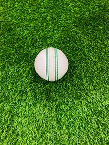 Balles de cricket blanches de haute qualité, cousues à la main, en cuir, best-seller, vente en gros, balles en cuir rigides pour les matchs d'équipe - Product Image 2