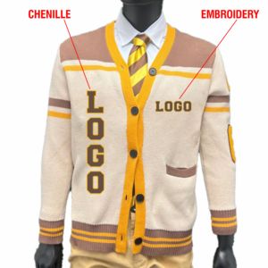 Cardigan unisexe en acrylique tricoté, col en V, marron doré, avec logo brodé, pour la fraternité grecque Iota IPT, en velours d'hiver - Product Image 1