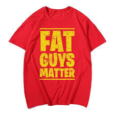 Camiseta de Algodón Grueso con Logotipo Personalizado 2026, Camiseta Roja de Estilo Urbano para Hombre con Estampado Gráfico Amarillo Desgastado con la Frase "FAT GUYS MATTER" - Product Image 2