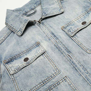 แจ็คเก็ตยีนส์ผู้ชายแบบขายส่ง OEM ผ้าเดนิมฟอกทรง Trucker Jacket รับทำโลโก้ตามสั่ง จัดส่งรวดเร็ว - Product Image 6