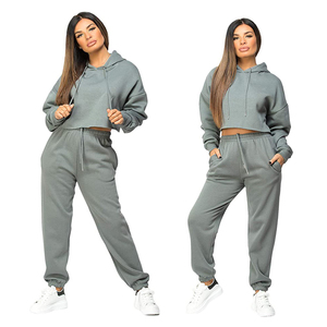 Combinaisons de sport pour femmes à la mode, en tissu polaire de coton, deux pièces, fabriquées au Pakistan - Product Image 4