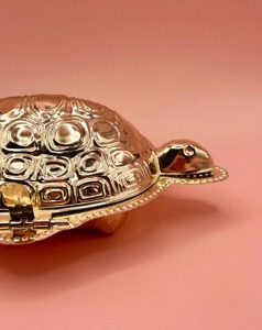 Beurrier en forme de tortue doré élégant avec couvercle, décoration élégante pour la table à manger, rangement pour beurre, fabriqué à la main en Inde - Product Image 4