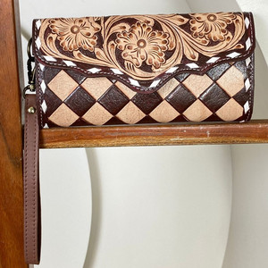 Cartera Larga de Cuero Auténtico con Diseño a Cuadros y Protección RFID, Estilo Occidental Premium, Hecha a Mano, con Correa para la Muñeca, Tarjetero y Bolso de Mano para Mujer - Product Image 4