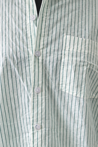 Camisa de algodón a rayas con estampado a mano |   Camisa Verde y Blanca con Botones |   Camisa Unisex Hecha a Mano por Artesanos |   Top de Moda Sostenible - Product Image 4