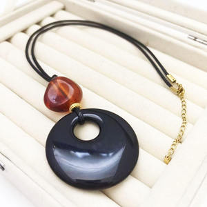 Collar de cuentas de resina elegante, accesorio de moda hecho a mano con cuentas vibrantes, pieza de joyería elegante para mujer, uso diario con estilo. - Product Image 5