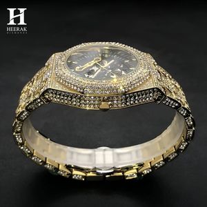 Reloj de Lujo para Hombre con Moissanita Personalizada, Bisel Octogonal Dorado, Movimiento Transparente, Totalmente Cubierto de Piedras, Acero Inoxidable - Product Image 5