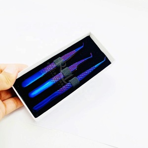 Pince à épiler pour extensions de cils en acier inoxydable plaqué plasma bleu, poignée diamant, 3 pointes différentes et emballage en boîte cartonnée, ensemble de pinces. - Product Image 3