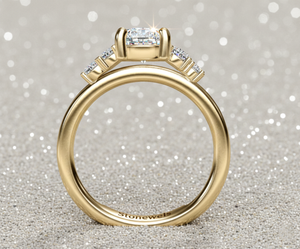 Anillo de Compromiso con Diamante Creado en Laboratorio, Corte Redondo, Piedra Central con Racimo de Piedras Laterales, Fábrica de Joyería OEM ODM - Product Image 2