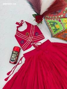 Lehenga para niña de algodón puro de alta calidad con borde sólido y de cinta Lampi, y Choli listo para usar con trabajo de cinta de espejo. Proveedor mundial. - Product Image 5