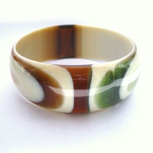 Bracelet en résine fait main de qualité supérieure avec motif rayé multicolore, forme ronde, accessoire de bijouterie d'art de collection - Product Image 3