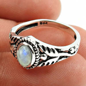 Anillo Bohemio de Piedra Lunar Arcoíris Natural con Corte Oval Brillante, Hecho a Mano con Plata de Ley 925 y Engaste de Bisel, Joyería Artesanal - Product Image 3