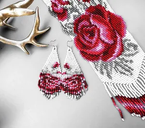 Collar Gerdan Boho con Rosa Roja Hecho a Mano, Hecho con Hermosas Cuentas de Vidrio, Collar Étnico con Cuentas de Flores Rojas - Product Image 4