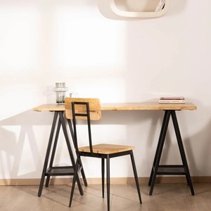 Vandana Urban Design Juego de 2 sillas industriales de madera maciza y metal negro Atelier Kraft - Product Image 2