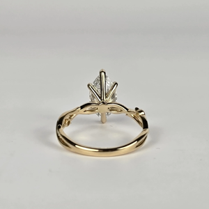 Bague de fiançailles et d'anniversaire en or jaune 2 carats avec diamant de laboratoire taille marquise E VVS2 plaqué rhodium - Product Image 4