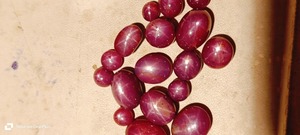 Rubí Estelar Natural, Corte Ovalado, Cabujón, Color Rojo Púrpura, Gema Suelta con Efecto de 6 Rayos Estelares - Product Image 3