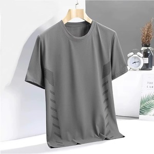 Camiseta de Cuello Redondo de Secado Rápido para Hombre, Estilo Deportivo, Corte Regular, 100% Algodón, Logotipo Frontal Serigrafiado - Product Image 2