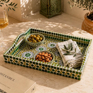 Plateau rectangulaire en os incrusté, décoré d'un motif géométrique complexe en mosaïque beige, terre cuite et noir en forme d'étoile. - Product Image 3