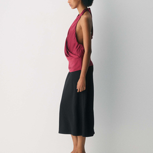 เสื้อผู้หญิงแขนกุดถักนิตแฟชั่นทรงหลวมสบายๆ คอ halter  พร้อมโลโก้ด้านหน้า ลดราคาสุดร้อนแรงช่วงซัมเมอร์ - Product Image 4