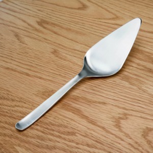 Ensemble de présentation de gâteaux de luxe – Couteau et spatule à dessert haut de gamme pour les célébrations modernes et les rassemblements élégants - Product Image 1