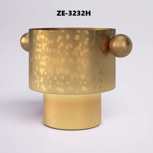 Florero Moderno Hecho a Mano de Aluminio, Centro de Mesa Decorativo Premium para Comedor, Sala de Estar, Dormitorio, Hogar de Lujo - Product Image 1