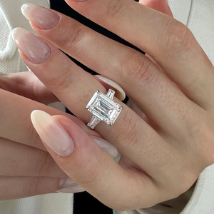 แหวนหมั้นเพชรแล็บทรงเหลี่ยมมรกต 5 กะรัต ทองคำขาว 14K ประดับเพชรสามเม็ด แหวนหรูสำหรับงานแต่งงาน - Product Image 6
