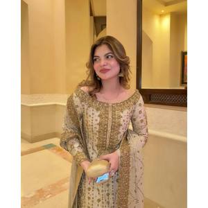 Salwar Kameez en coton de créateur pour les fêtes, composé d'un haut, d'un bas et d'un dupatta - Product Image 5
