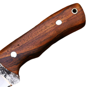 Cuchillo de caza de hoja fija plateada con mango de madera marrón, hoja con acabado rústico martillado, cuchillo utilitario para camping y bushcraft al aire libre - Product Image 4