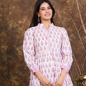 Vestidos Casuales de Algodón 100% Kruti Ecológicos con Estampado Floral Hecho a Mano, Manga Corta, Lavables, Corte en A, para Fiestas - Product Image 1