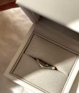Bagues empilables incurvées en or massif 14 carats avec diamants de laboratoire ronds sertis en clos 2,3–2,5 mm – Alliances minimalistes délicates – Bijoux fins - Product Image 4