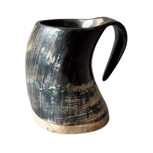 Chope à boire Viking sculptée et gravée à la main, avec base en bois, en véritable corne de bœuf, design fantaisie, chope à bière médiévale authentique - Product Image 1