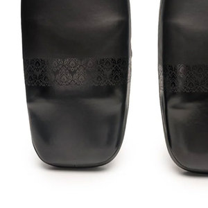Bouclier de frappe en cuir PU personnalisé avec logo imprimé pour la boxe professionnelle, bouclier de frappe en PU de haute qualité - Product Image 4