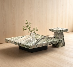 Table basse moderne en marbre avec base noire, mobilier de salon minimaliste, design en pierre fait main - Product Image 1