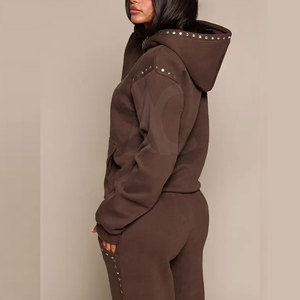 Sudadera con Capucha Unisex Personalizada con Tachuelas, Sudadera Cómoda de Forro Polar con Diseño Decorativo de Tachuelas, Ropa Urbana Moderna - Product Image 3