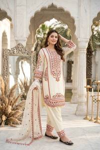 Ensemble prêt-à-porter en Chanderi Mul avec broderie de créateur, travail de sequins et miroirs faits à la main, comprenant un haut, un pantalon Plazzo et un dupatta. - Product Image 3