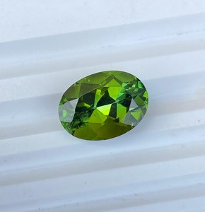 Tourmaline Verte Ovale Taille Ovale Qualité Exceptionnelle Certifiée par un Certificat Tierce Pierre Naturelle Magnifique pour la Fabrication de Bijoux - Product Image 2