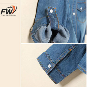 Chaqueta Vaquera de Diseño Europeo para Mujer, Casual, Sólida, Lavada al Ácido, con Encaje en Contraste, Invierno, con Agujeros y Parches de Diamantes Incrustados, Forro de Algodón - Product Image 3