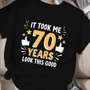 70 AÑOS PARA LOOK THIS GOOD Camiseta cómoda para mujer - Product Image 2