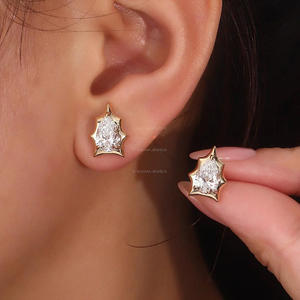Pendientes de Diamantes Cultivados en Laboratorio con Corte Corazón, Modernos, de Oro Amarillo de 14K, Joyería para Mujer - Product Image 2