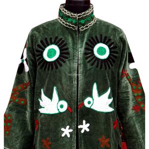 Bata de dormir verde para mujer, 100% terciopelo, ecológica, transpirable, de manga larga, con cuello en V, estampado floral digital y cinturón. - Product Image 4